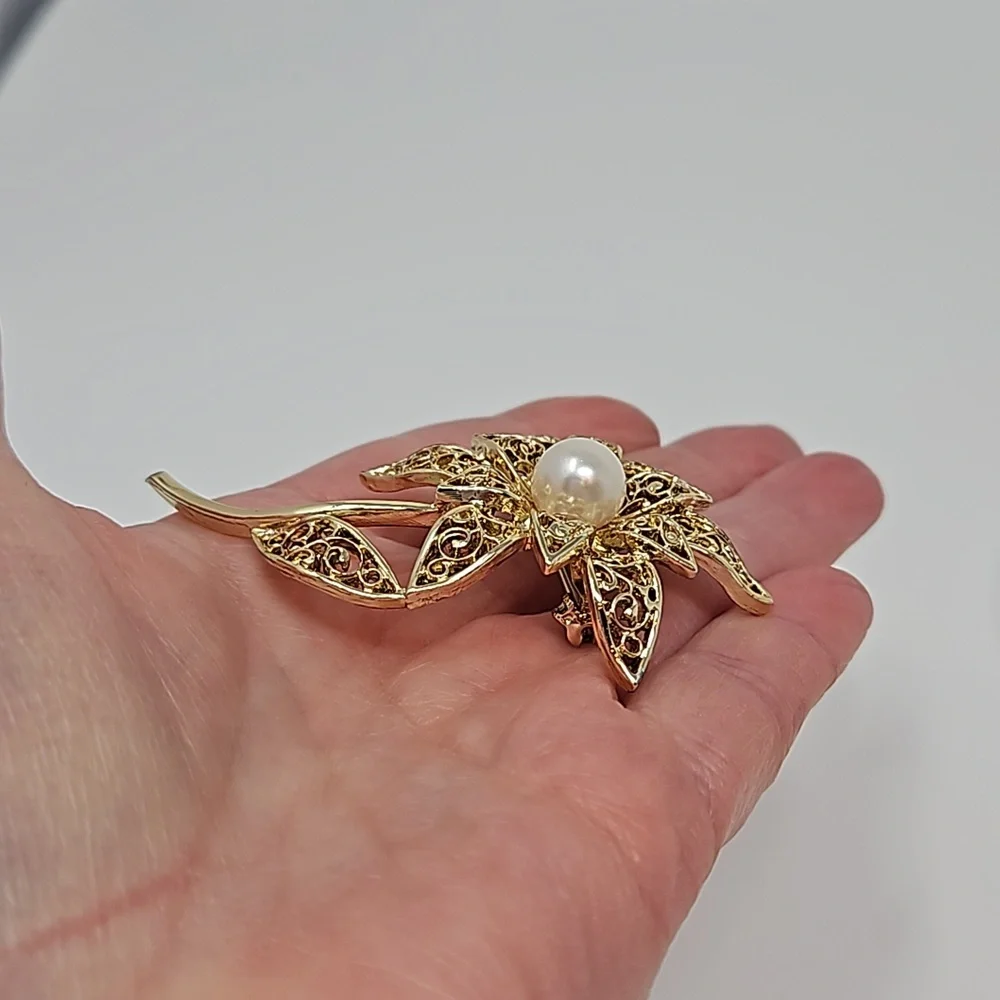 Vintage Flower Brooch Gold Tone Filagree Faux Pearl